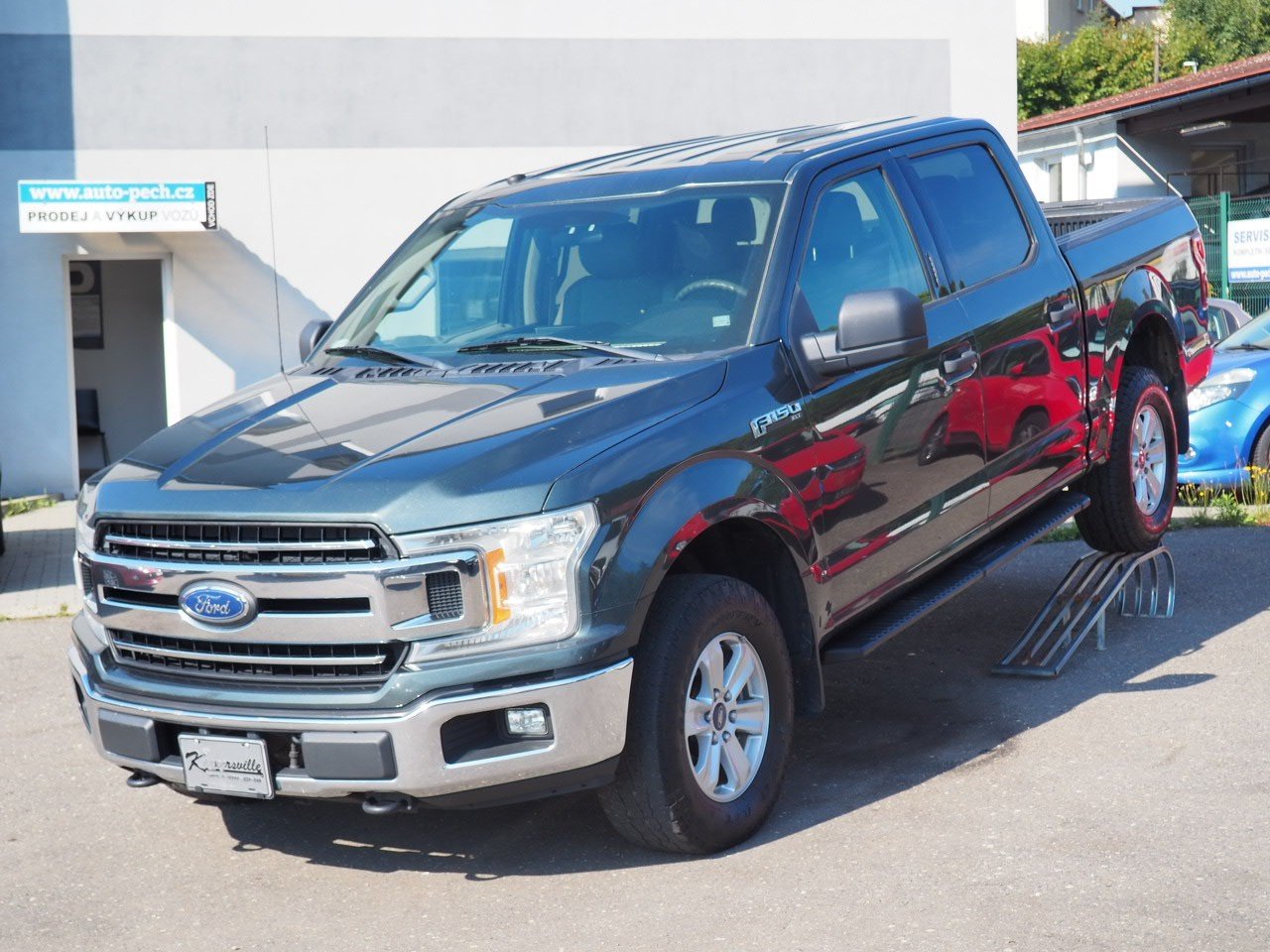 Ford F-150 3.3L 4x4 SuperCrew