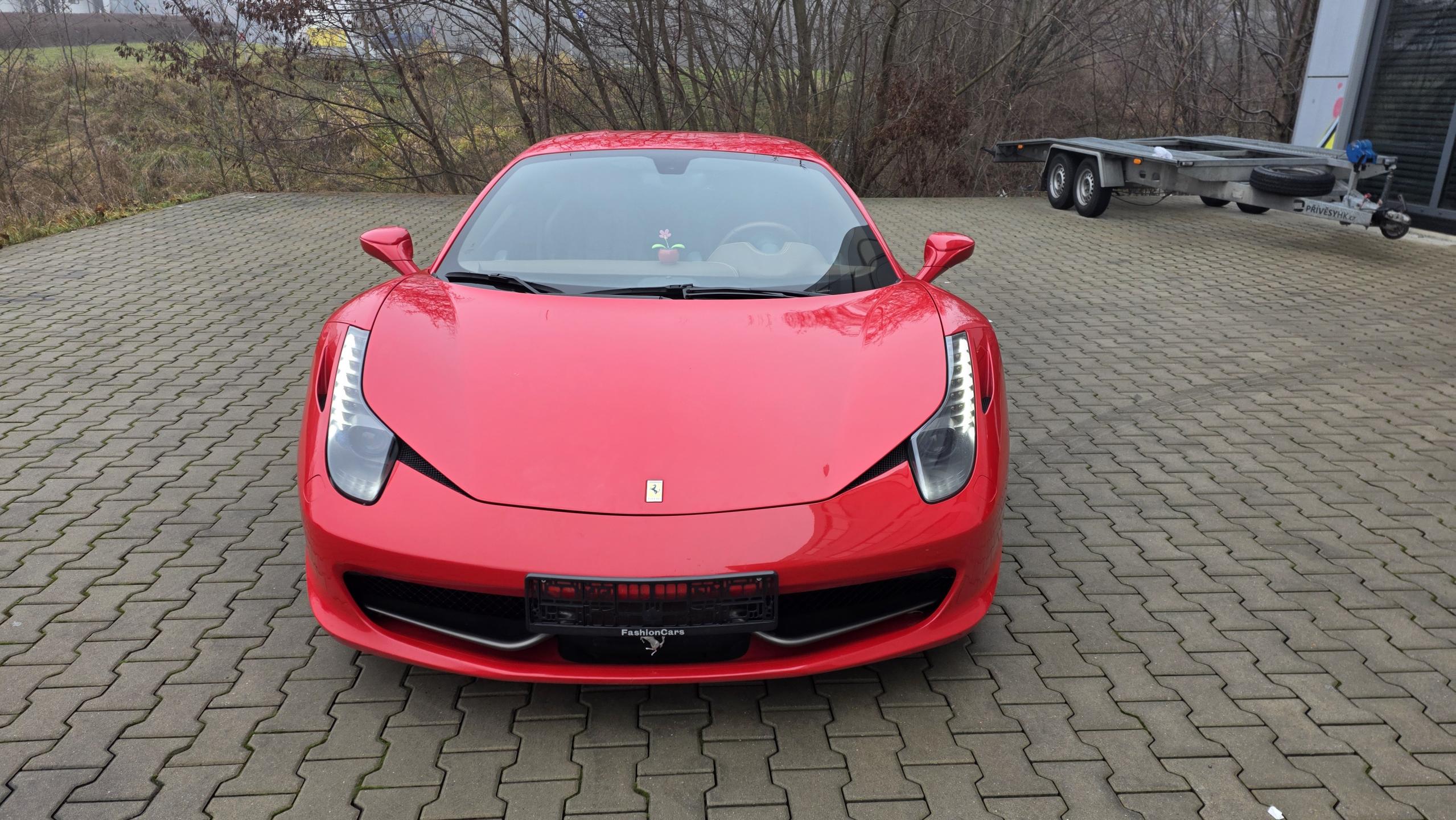Ferrari 458 TOP STAV PRAVIDELNÝ SERVIS