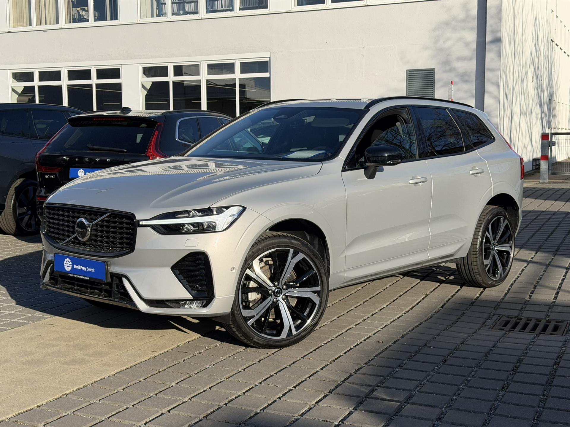 Volvo XC60 B5 AWD Plus Dark #VZDUCH