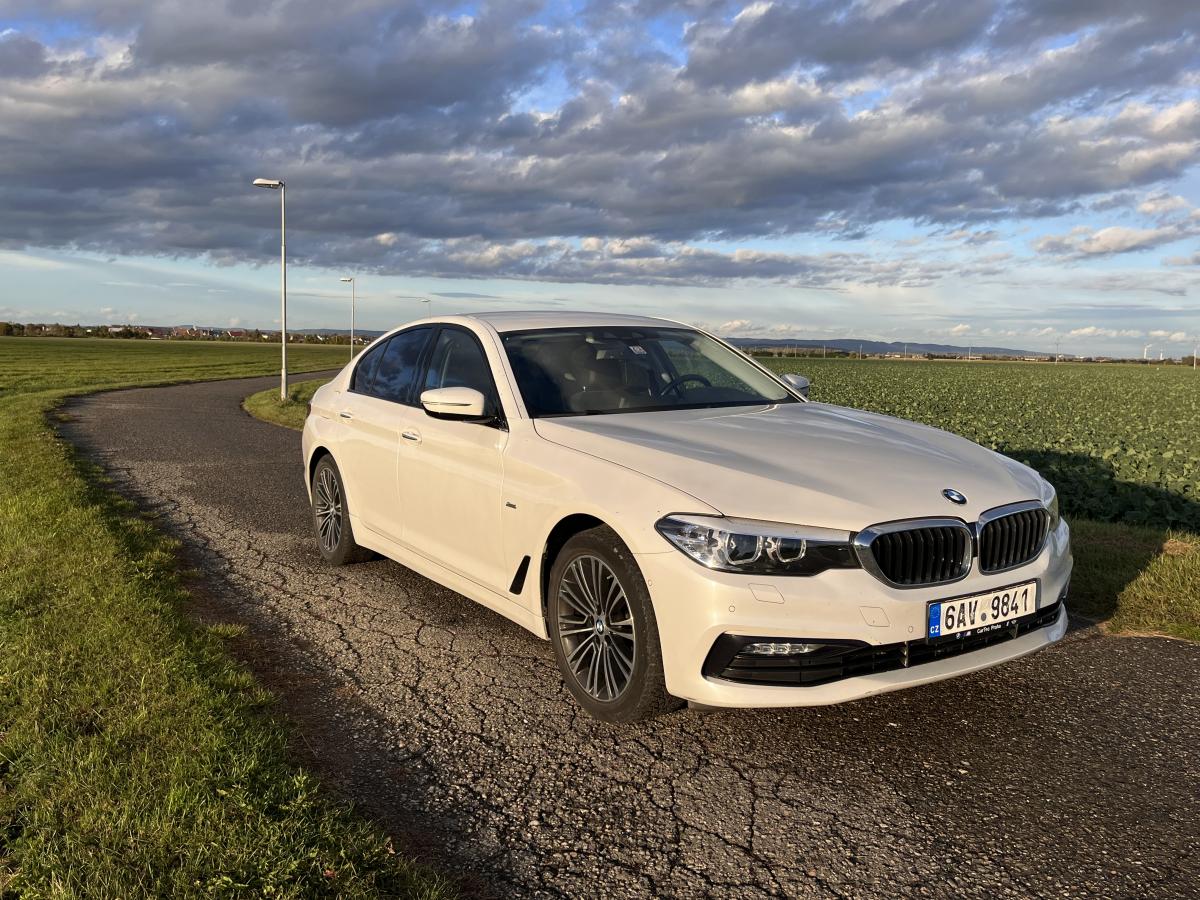 BMW Řada 5 (2018) 520d, xDrive, Sport Line - detail fotky 1