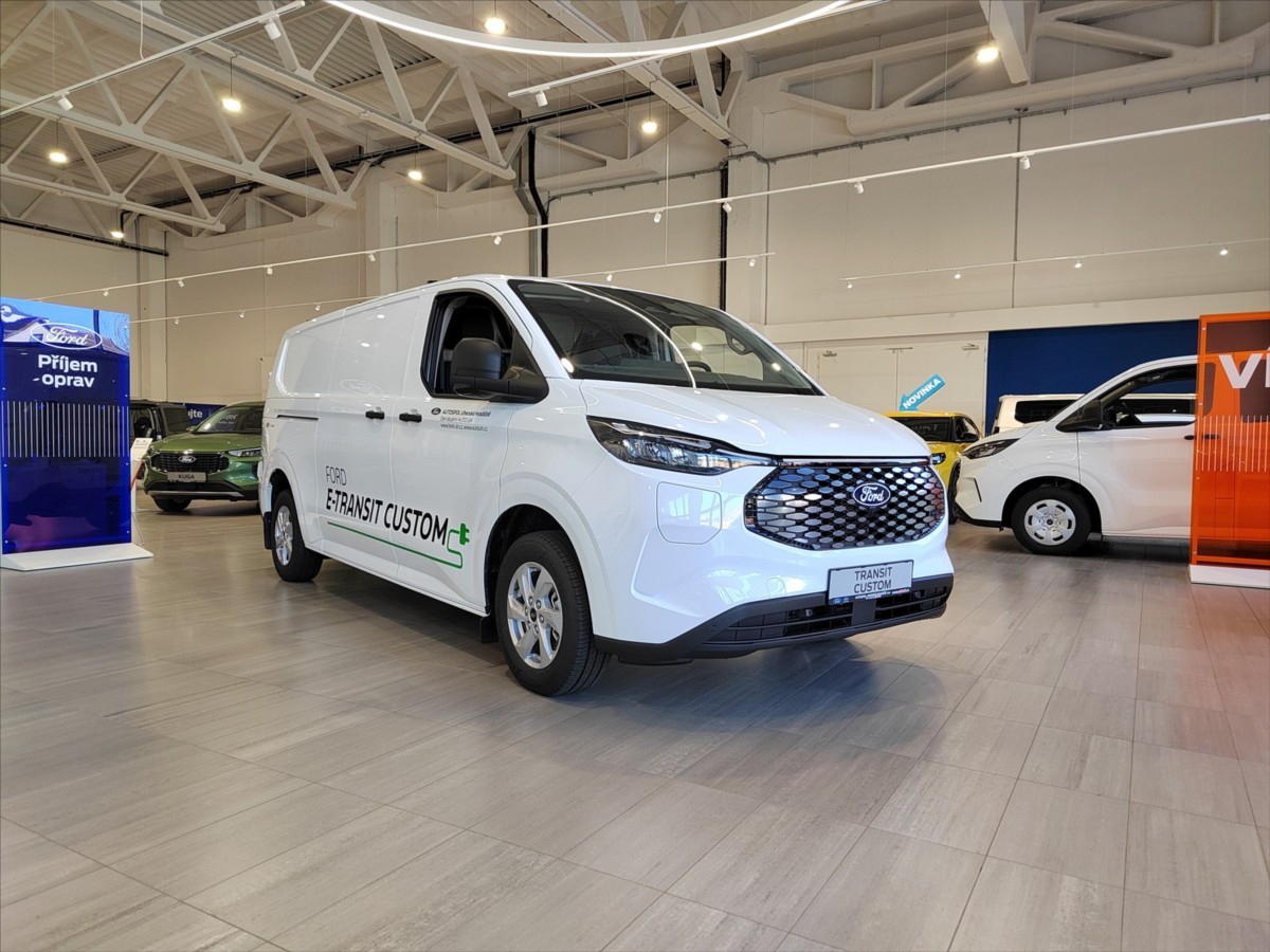 Ford Transit Custom 340 L2 Trend 64 kWh Dojezd 314