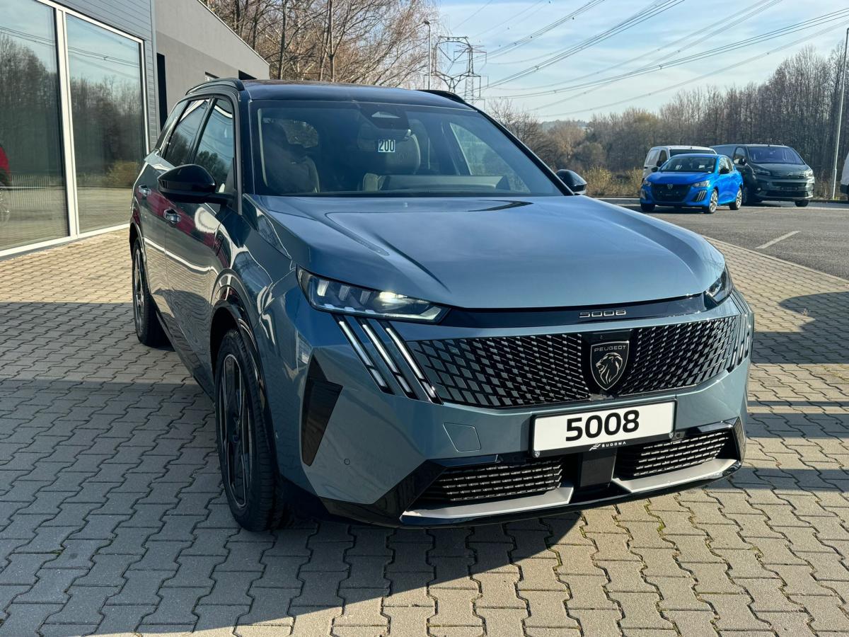 Peugeot 5008 GT Elektromotor 157 kW / 210 k