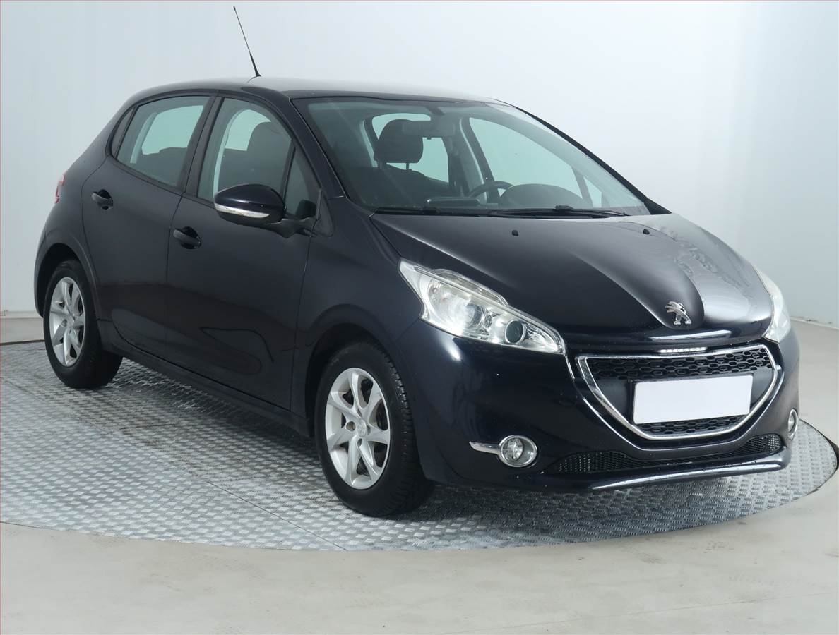 Peugeot 208 Active 1.2 PureTech, ČR,1.maj