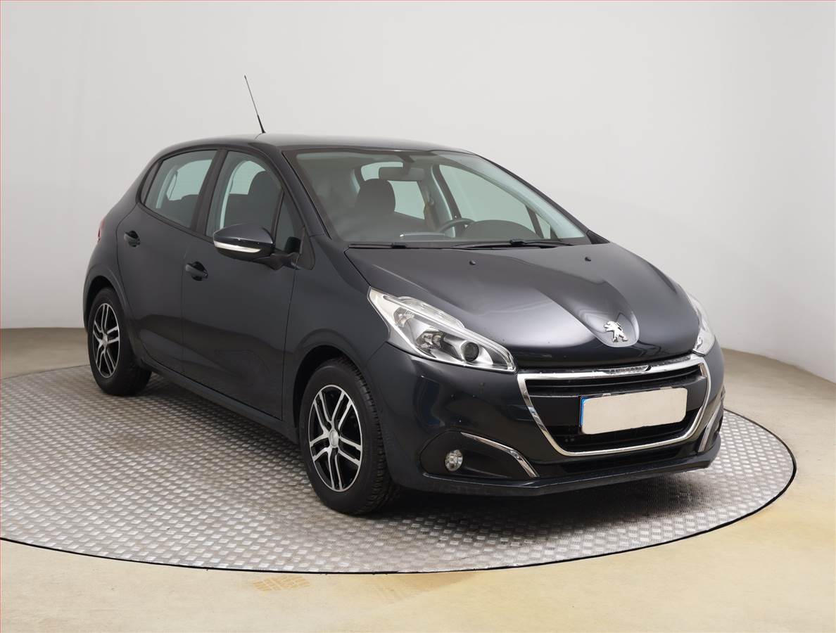 Peugeot 208 1.2 PureTech, ČR,1.maj