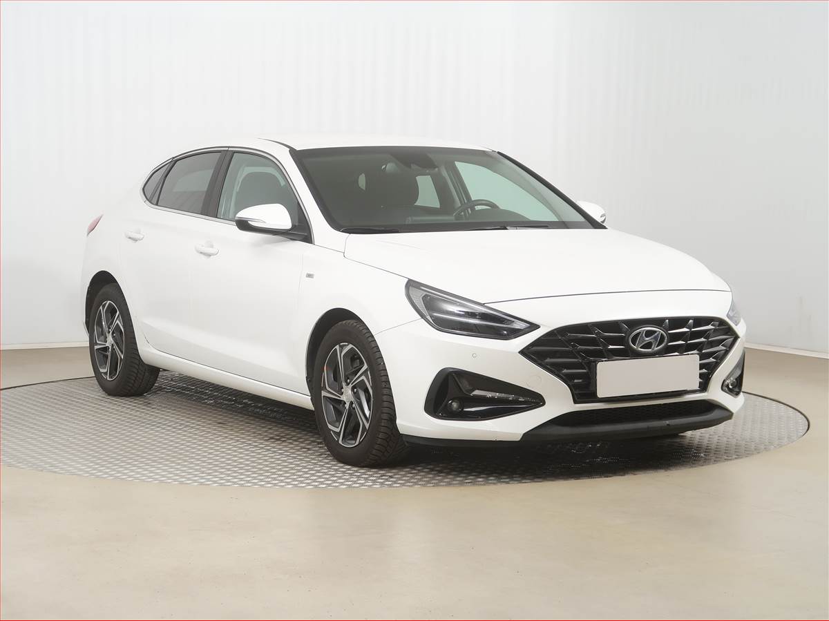 Hyundai i30 SMART 1.5 T-GDI MHEV, ČR,1.maj