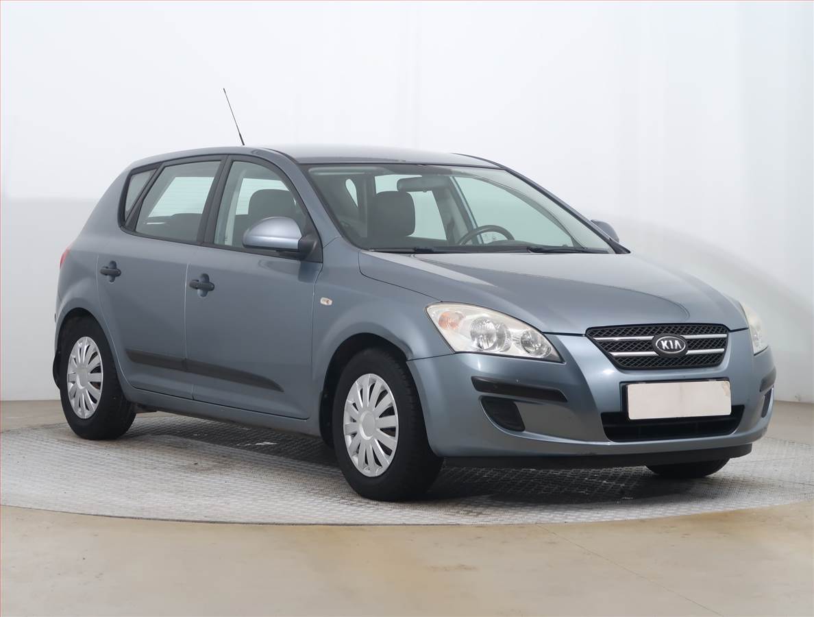 Kia Ceed 1.4 CVVT, po STK, Tažné