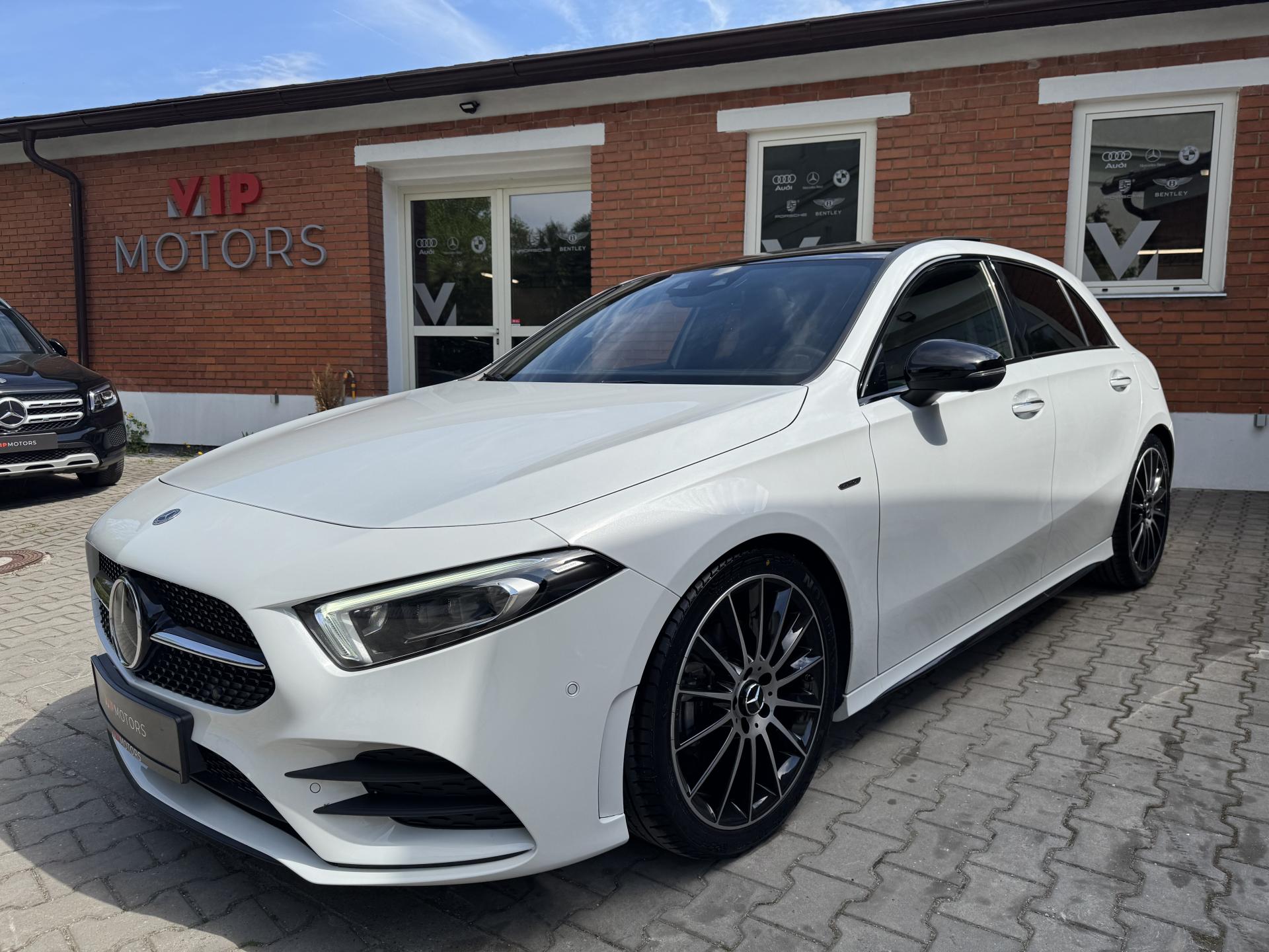 Mercedes-Benz Třídy A A200D-AMG-ČR-NIGHT-PANO-R19 - detail fotky 1
