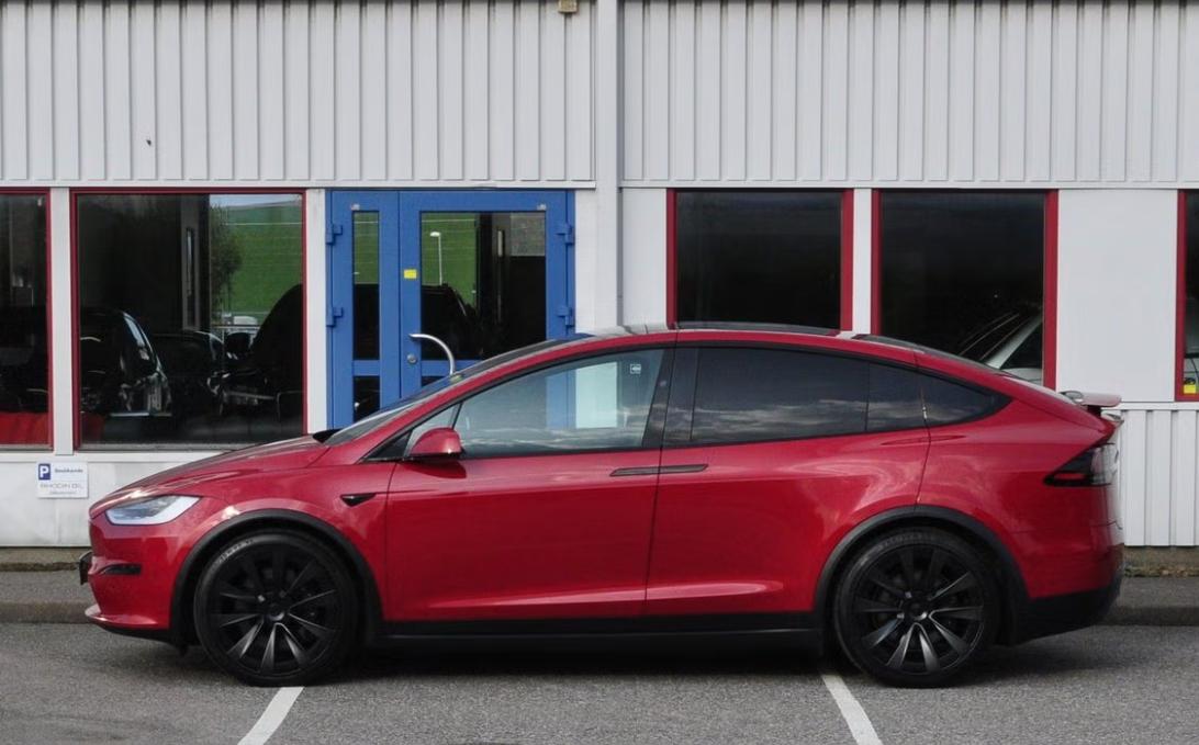 Tesla Model X Plaid 6 míst AWD Tažné 