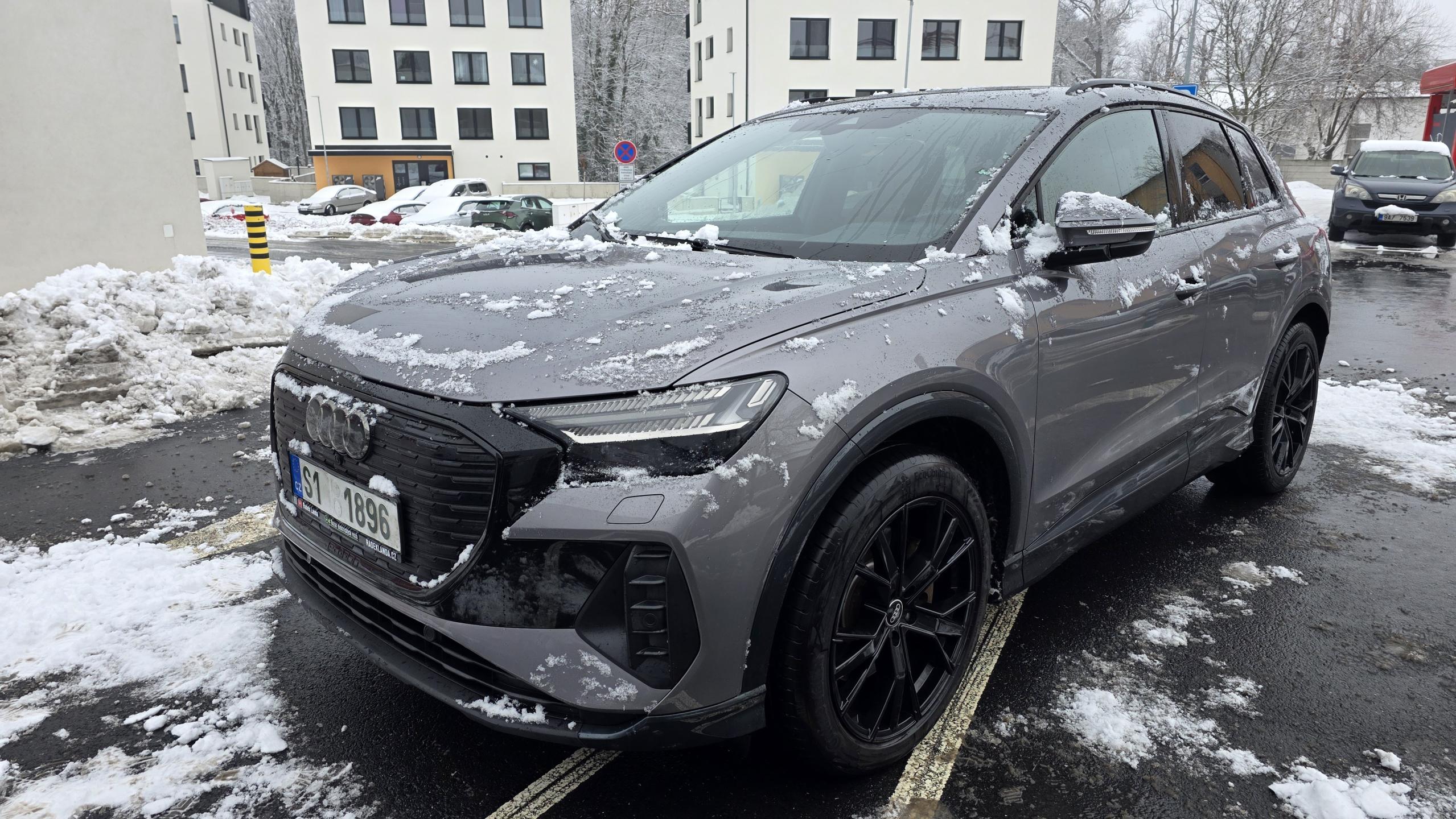 Audi Q4 (2022) 40 Advanced Největší baterie - detail fotky 1