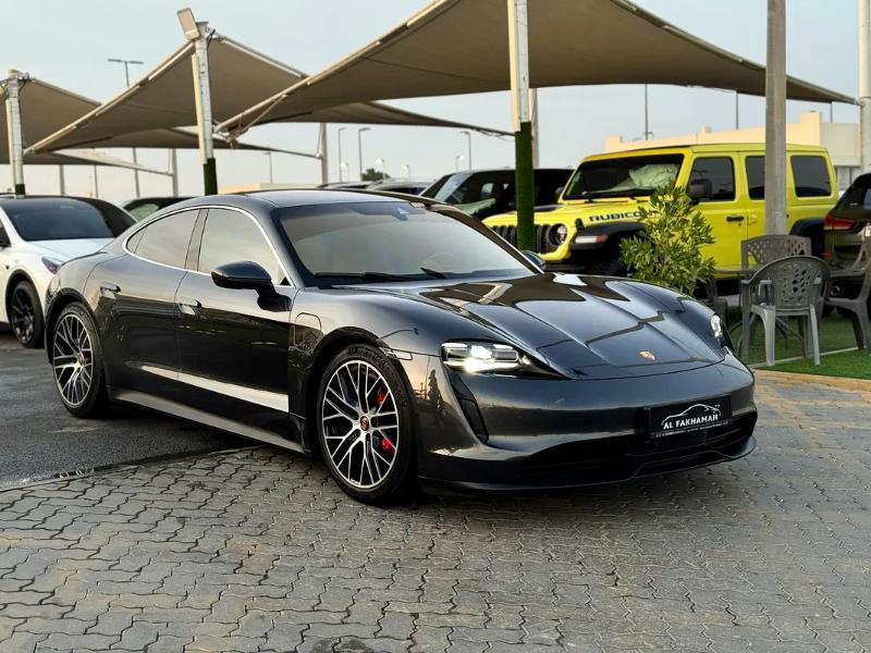 Porsche Taycan Elektrický sportovní sedan  12