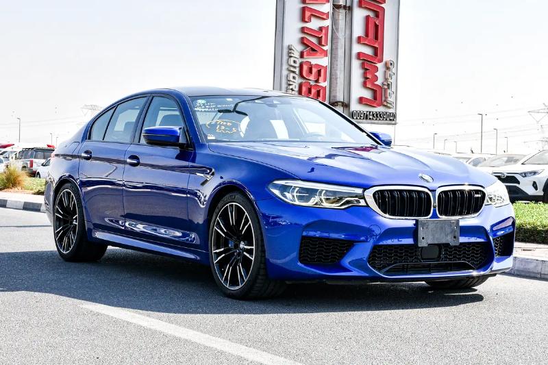 BMW M5 Sportovní sedan V8