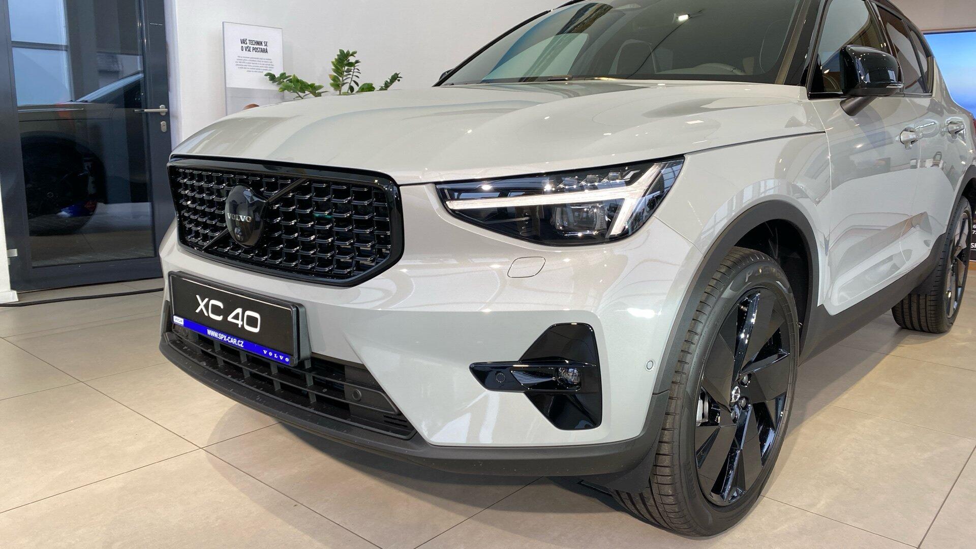 Volvo XC40 ULTRA BLACK EDITION, B4 FWD, 1