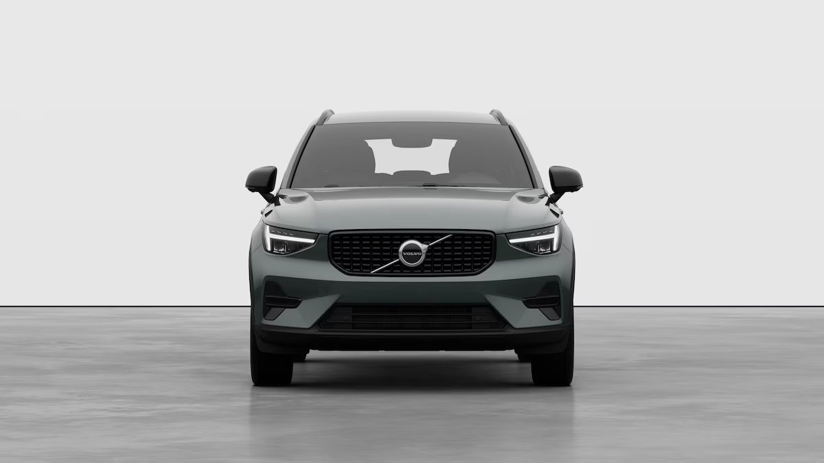 Volvo XC40 PLUS DARK, B4 FWD, 145+10 kW /