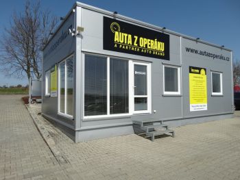 AUTA Z OPERKU