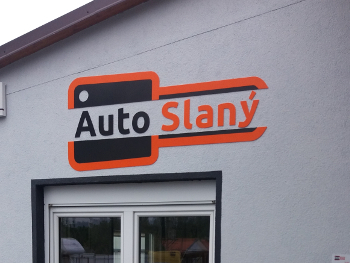 AUTO SLANÝ